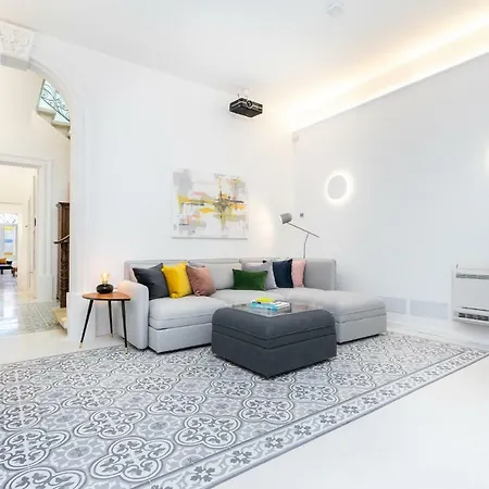 Amazing Art Deco 150m To Sea With Daily Housekeeping Vakantiehuis