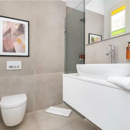 Amazing Art Deco 150m To Sea With Daily Housekeeping *