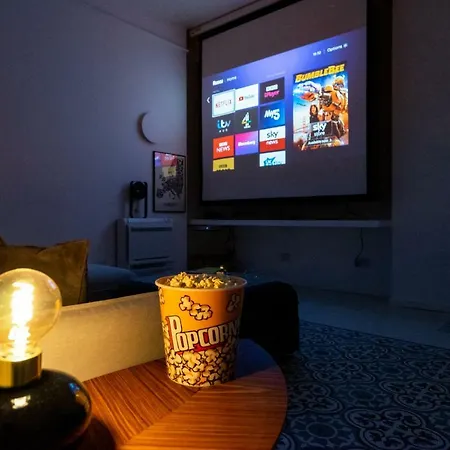 Amazing Art Deco 150m To Sea With Daily Housekeeping Vakantiehuis *