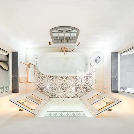 Amazing Art Deco 150m To Sea With Daily Housekeeping *