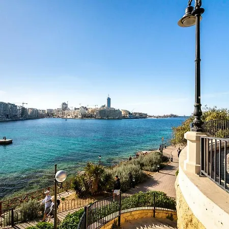 Amazing Art Deco 150m To Sea With Daily Housekeeping