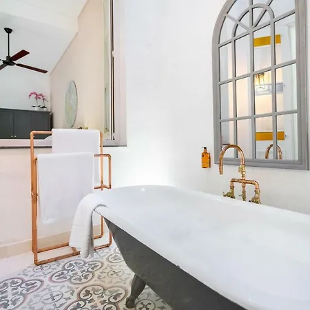 Vakantiehuis Amazing Art Deco 150m To Sea With Daily Housekeeping Sliema