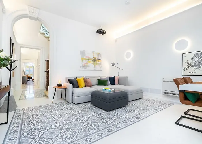 Amazing Art Deco 150m To Sea With Daily Housekeeping Ferienhaus