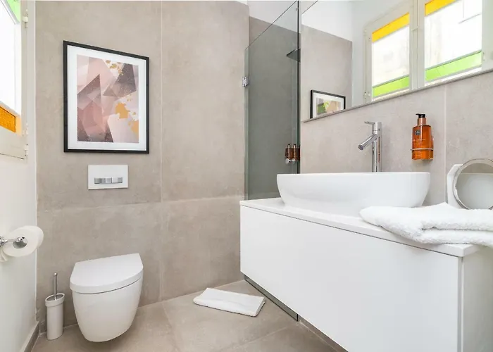 Amazing Art Deco 150m To Sea With Daily Housekeeping *