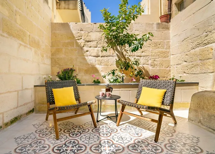 Amazing Art Deco 150m To Sea With Daily Housekeeping