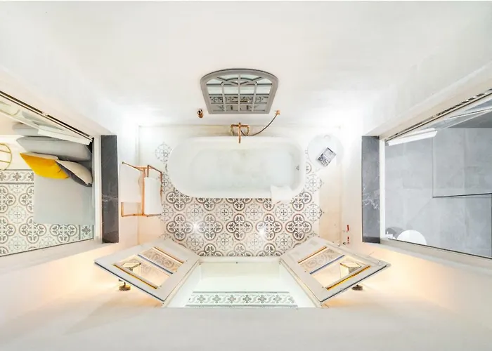 Amazing Art Deco 150m To Sea With Daily Housekeeping *